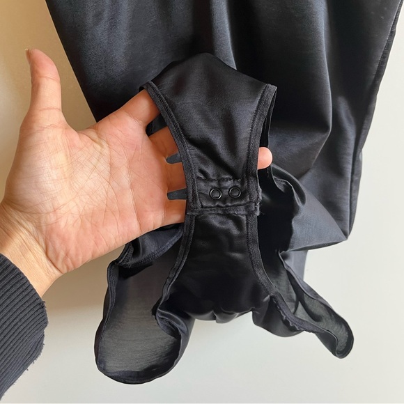 Skims Simply Bare Bodysuit Brief with Snaps Onyx Black Shine Satin M - Picture 10 of 11